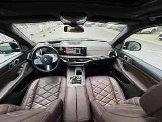 BMW X5 2025 xDrive40Li M Sports Night Suit interior photo 11 BMW X5 2025 xDrive40Li M Sports Night Suit interior photo 11