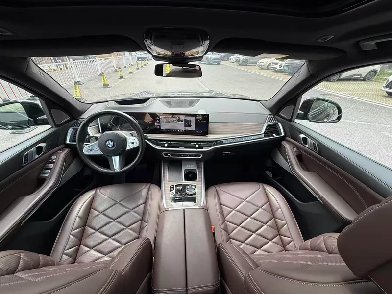 BMW X5 2025 xDrive40Li M Sports Night Suit interior photo 11 BMW X5 2025 xDrive40Li M Sports Night Suit interior photo 11
