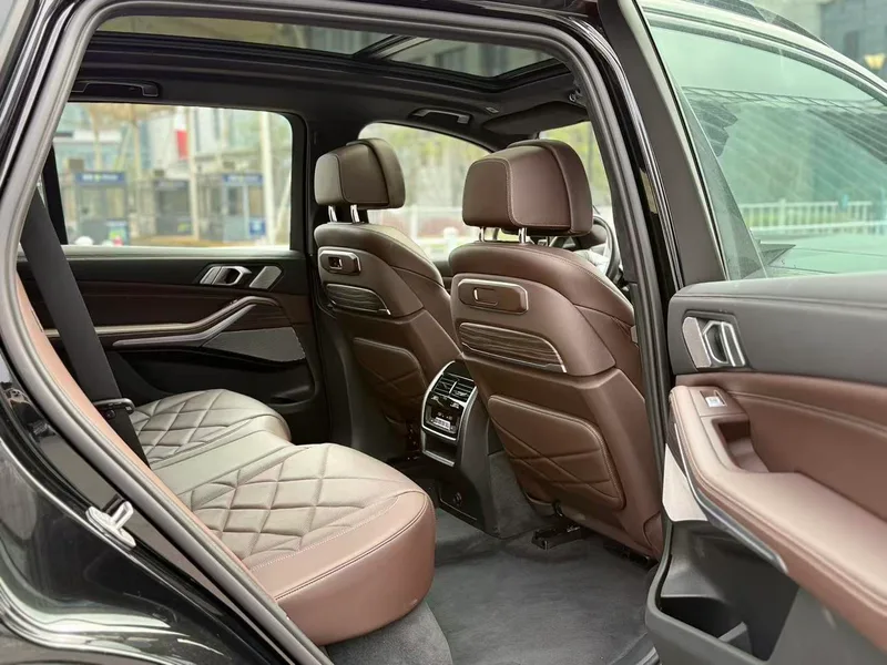 BMW X5 2025 xDrive40Li M Sports Night Suit interior photo 13 BMW X5 2025 xDrive40Li M Sports Night Suit interior photo 13