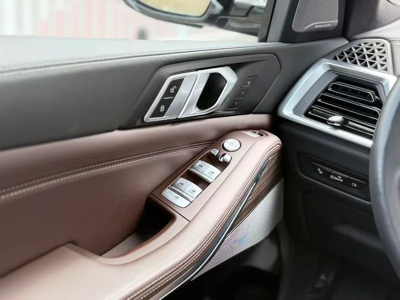 BMW X5 2025 xDrive40Li M Sports Night Suit interior photo 17 BMW X5 2025 xDrive40Li M Sports Night Suit interior photo 17