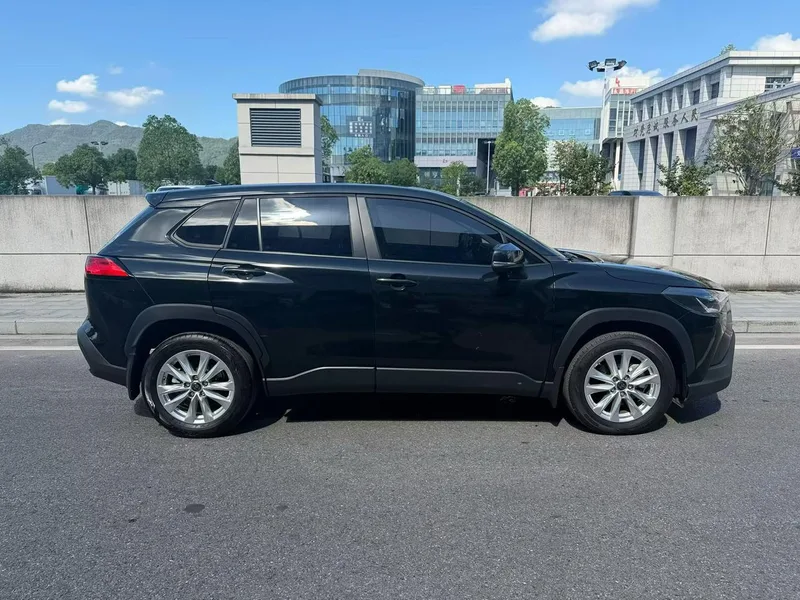Toyota Corolla Cross 2023 2.0L Intelligent electric hybrid double engine Pioneer Edition interior photo 6 Toyota Corolla Cross 2023 2.0L Intelligent electric hybrid double engine Pioneer Edition interior photo 6