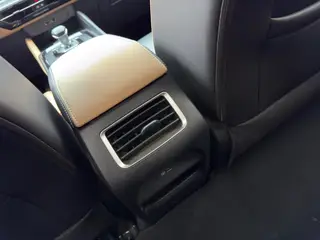 Geely Okavango Pro 2024 1.5TD DCT Zongheng+ interior foto 9 Geely Okavango Pro 2024 1.5TD DCT Zongheng+ interior foto 9