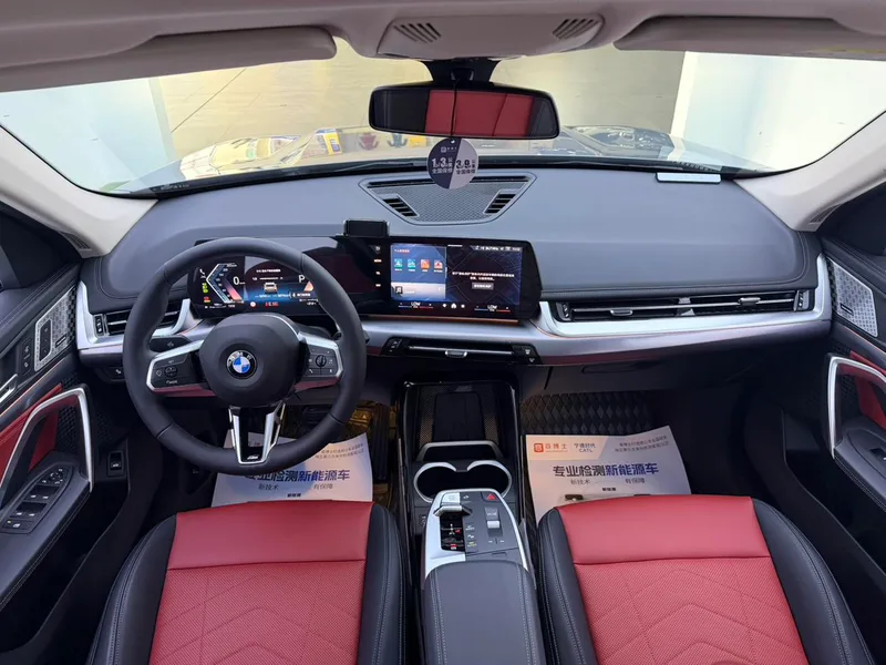 BMW X1 2023 sDrive25Li M Спортивный костюм экстерьер фото 6 BMW X1 2023 sDrive25Li M Спортивный костюм экстерьер фото 6