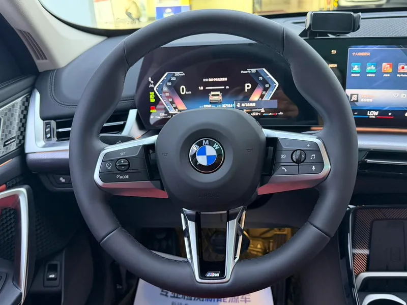 BMW X1 2023 sDrive25Li M Спортивный костюм экстерьер фото 8 BMW X1 2023 sDrive25Li M Спортивный костюм экстерьер фото 8