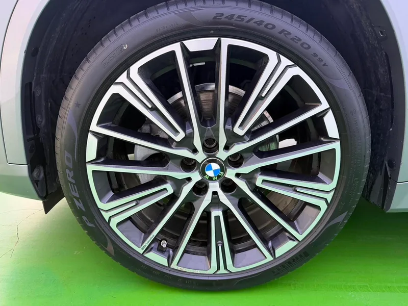 BMW X1 2023 sDrive25Li M Спортивный костюм интерьер фото 15 BMW X1 2023 sDrive25Li M Спортивный костюм интерьер фото 15