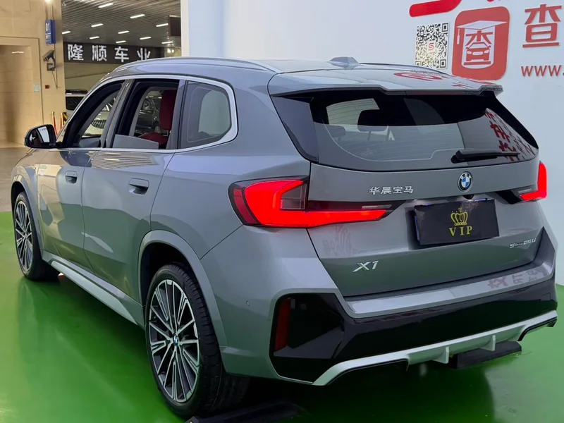 BMW X1 2023 sDrive25Li M Спортивный костюм интерьер фото 16 BMW X1 2023 sDrive25Li M Спортивный костюм интерьер фото 16