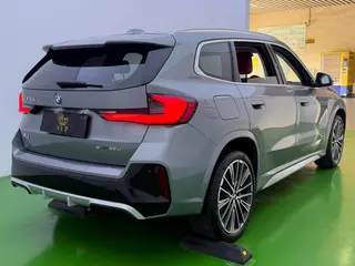 BMW X1 2023 sDrive25Li M Спортивный костюм интерьер фото 18 BMW X1 2023 sDrive25Li M Спортивный костюм интерьер фото 18