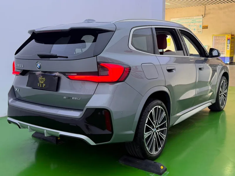 BMW X1 2023 sDrive25Li M Спортивный костюм интерьер фото 18 BMW X1 2023 sDrive25Li M Спортивный костюм интерьер фото 18
