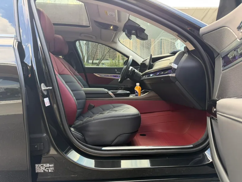 BMW 7 Series 2023 735Li Traje de lujo exterior foto 5 BMW 7 Series 2023 735Li Traje de lujo exterior foto 5
