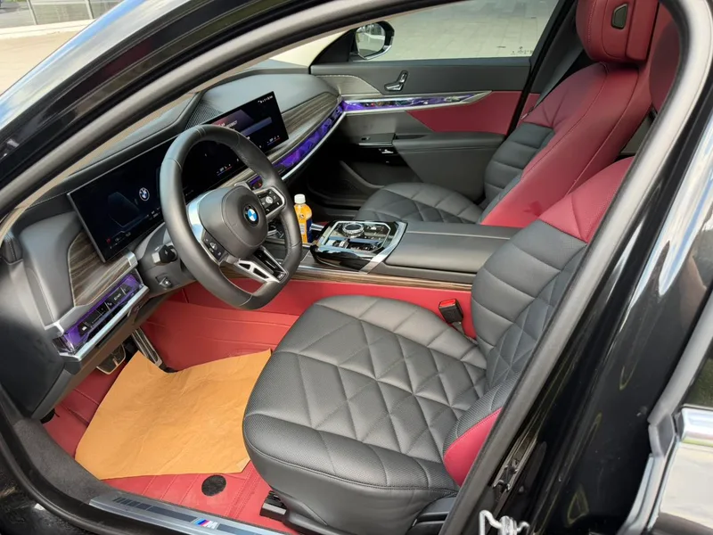 BMW 7 Series 2023 735Li Traje de lujo exterior foto 7 BMW 7 Series 2023 735Li Traje de lujo exterior foto 7