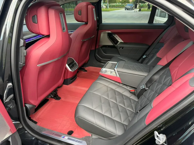 BMW 7 Series 2023 735Li Traje de lujo interior foto 11 BMW 7 Series 2023 735Li Traje de lujo interior foto 11