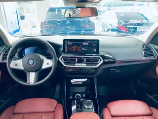 BMW X3 2022 xDrive25i M Спортивный костюм интерьер фото 13 BMW X3 2022 xDrive25i M Спортивный костюм интерьер фото 13