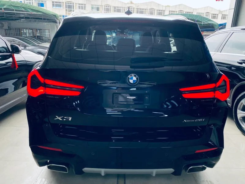 BMW X3 2022 xDrive25i M Спортивный костюм интерьер фото 17 BMW X3 2022 xDrive25i M Спортивный костюм интерьер фото 17
