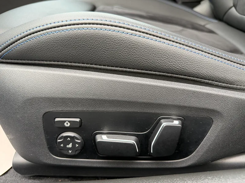 BMW M2 2024 M2 Coupe interior photo 12 BMW M2 2024 M2 Coupe interior photo 12