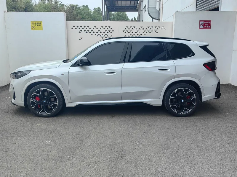 BMW X1 2024 M35Li exterior foto 3 BMW X1 2024 M35Li exterior foto 3