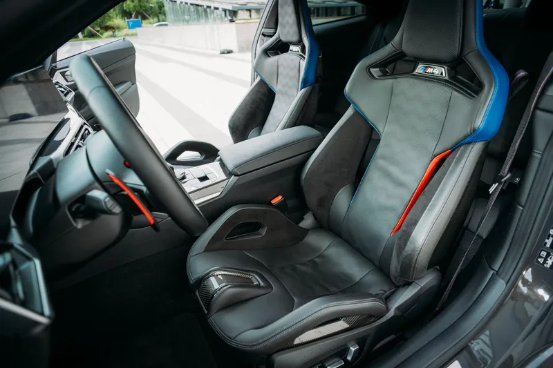 BMW M4 2024 M4 Купе M xDrive Гром издание интерьер фото 13 BMW M4 2024 M4 Купе M xDrive Гром издание интерьер фото 13