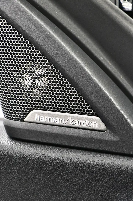 BMW M2 2023 M2 Coupe interior photo 17 BMW M2 2023 M2 Coupe interior photo 17