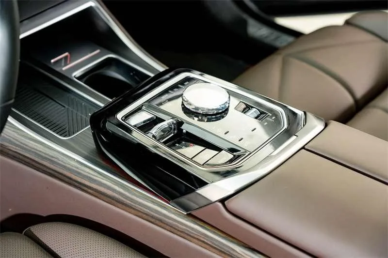 BMW 7 Series 2023 740Li Líder M Conjunto deportivo interior foto 13 BMW 7 Series 2023 740Li Líder M Conjunto deportivo interior foto 13