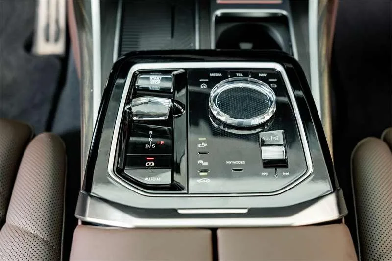 BMW 7 Series 2023 740Li Líder M Conjunto deportivo interior foto 16 BMW 7 Series 2023 740Li Líder M Conjunto deportivo interior foto 16
