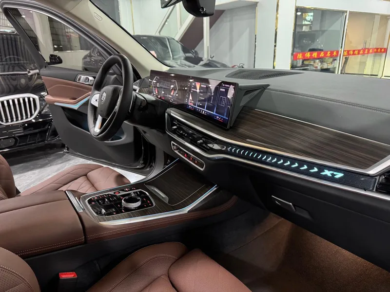 BMW X7 2023 xDrive40i Leading Luxury Set interior photo 10 BMW X7 2023 xDrive40i Leading Luxury Set interior photo 10