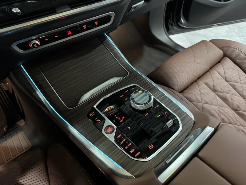 BMW X7 2023 xDrive40i Leading Luxury Set interior photo 11 BMW X7 2023 xDrive40i Leading Luxury Set interior photo 11