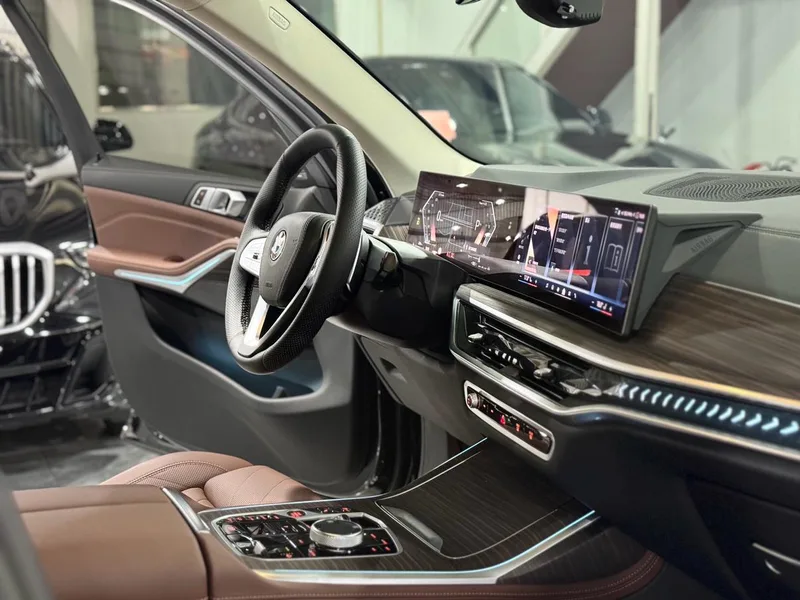 BMW X7 2023 xDrive40i Leading Luxury Set interior photo 14 BMW X7 2023 xDrive40i Leading Luxury Set interior photo 14