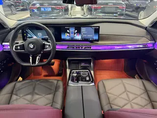 BMW 7 Series 2023 735Li Traje de lujo exterior foto 7 BMW 7 Series 2023 735Li Traje de lujo exterior foto 7