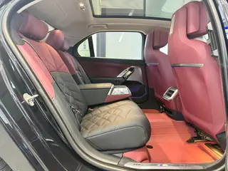 BMW 7 Series 2023 735Li Traje de lujo exterior foto 10 BMW 7 Series 2023 735Li Traje de lujo exterior foto 10