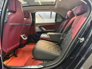 BMW 7 Series 2023 735Li Traje de lujo interior foto 12 BMW 7 Series 2023 735Li Traje de lujo interior foto 12