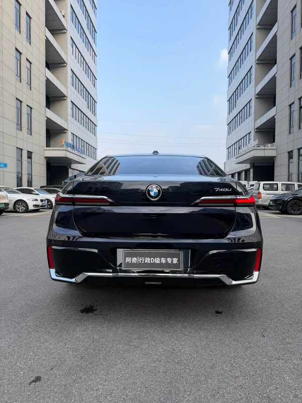 BMW 7 Series 2023 740Li Leader M Ensemble de sport intérieur photo 8 BMW 7 Series 2023 740Li Leader M Ensemble de sport intérieur photo 8