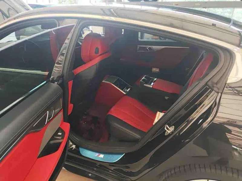 BMW 8 Series 2022 840i Coupé de cuatro puertas M Conjunto deportivo interior foto 7 BMW 8 Series 2022 840i Coupé de cuatro puertas M Conjunto deportivo interior foto 7
