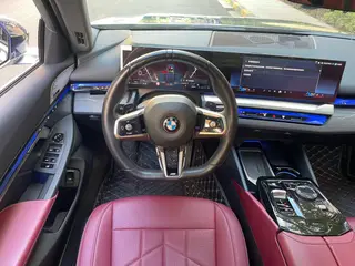 BMW 5 Series 2024 530Li Líder M Conjunto deportivo interior foto 13 BMW 5 Series 2024 530Li Líder M Conjunto deportivo interior foto 13