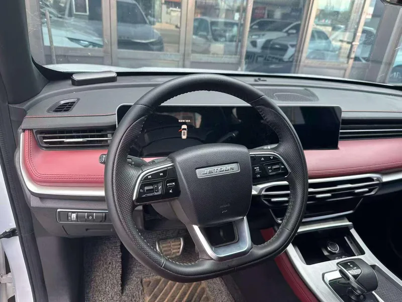 Jetour X70 PLUS 2023 1.5T DCT Brave person PLUS 5 seat interior photo 8 Jetour X70 PLUS 2023 1.5T DCT Brave person PLUS 5 seat interior photo 8
