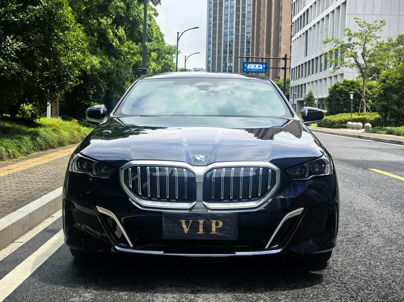 BMW 5 Series 2024 530Li Leading Type M Sports suit exterior photo 2 BMW 5 Series 2024 530Li Leading Type M Sports suit exterior photo 2