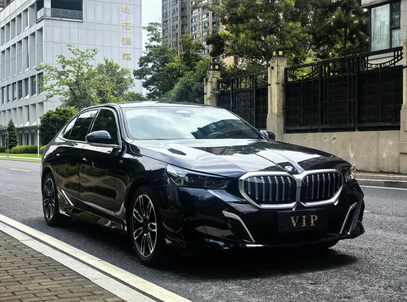 BMW 5 Series 2024 530Li Leading Type M Sports suit exterior photo 3 BMW 5 Series 2024 530Li Leading Type M Sports suit exterior photo 3
