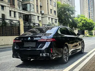 BMW 5 Series 2024 530Li Leading Type M Sports suit exterior photo 4 BMW 5 Series 2024 530Li Leading Type M Sports suit exterior photo 4