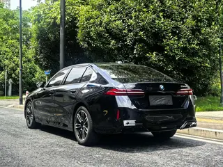 BMW 5 Series 2024 530Li Leading Type M Sports suit exterior photo 6 BMW 5 Series 2024 530Li Leading Type M Sports suit exterior photo 6