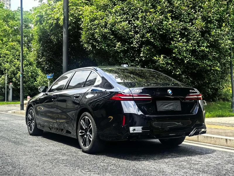 BMW 5 Series 2024 530Li Leading Type M Sports suit exterior photo 6 BMW 5 Series 2024 530Li Leading Type M Sports suit exterior photo 6