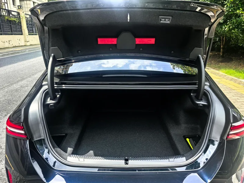 BMW 5 Series 2024 530Li Leading Type M Sports suit interior photo 13 BMW 5 Series 2024 530Li Leading Type M Sports suit interior photo 13