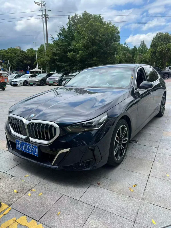 BMW 5 Series 2024 530Li Leading Type M Sports suit exterior photo 1 BMW 5 Series 2024 530Li Leading Type M Sports suit exterior photo 1