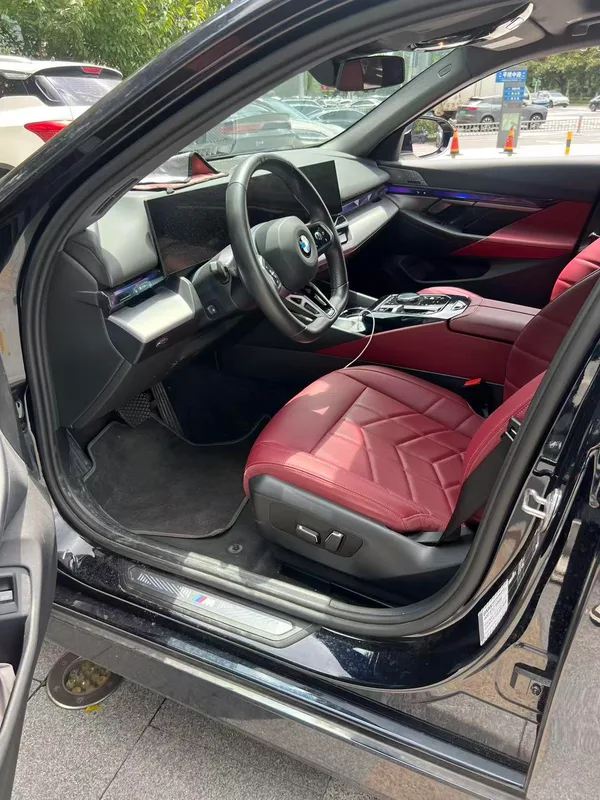 BMW 5 Series 2024 530Li Leading Type M Sports suit exterior photo 3 BMW 5 Series 2024 530Li Leading Type M Sports suit exterior photo 3