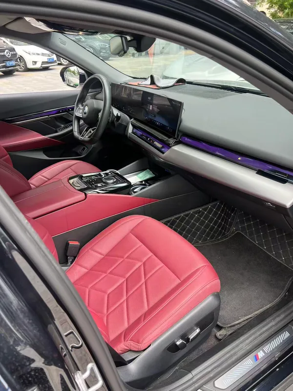 BMW 5 Series 2024 530Li Leading Type M Sports suit interior photo 6 BMW 5 Series 2024 530Li Leading Type M Sports suit interior photo 6
