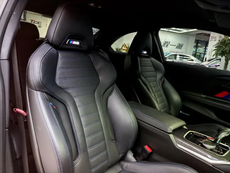 BMW M2 2023 M2 Coupé intérieur photo 16 BMW M2 2023 M2 Coupé intérieur photo 16