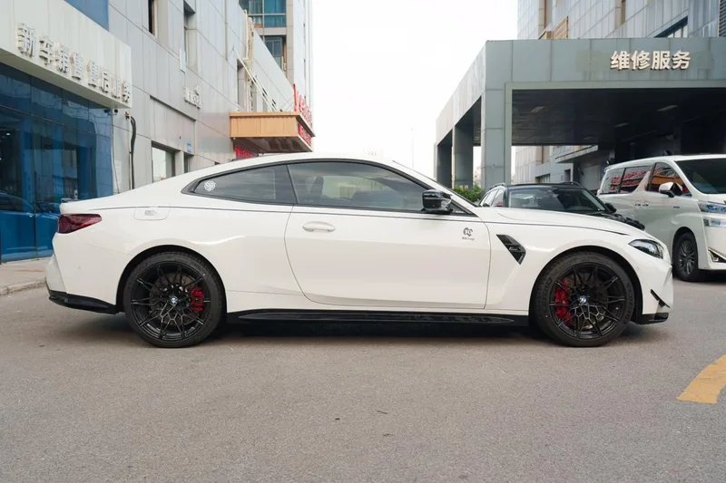 BMW M4 2024 M4 Coupé M xDrive Versión Thunder exterior foto 4 BMW M4 2024 M4 Coupé M xDrive Versión Thunder exterior foto 4