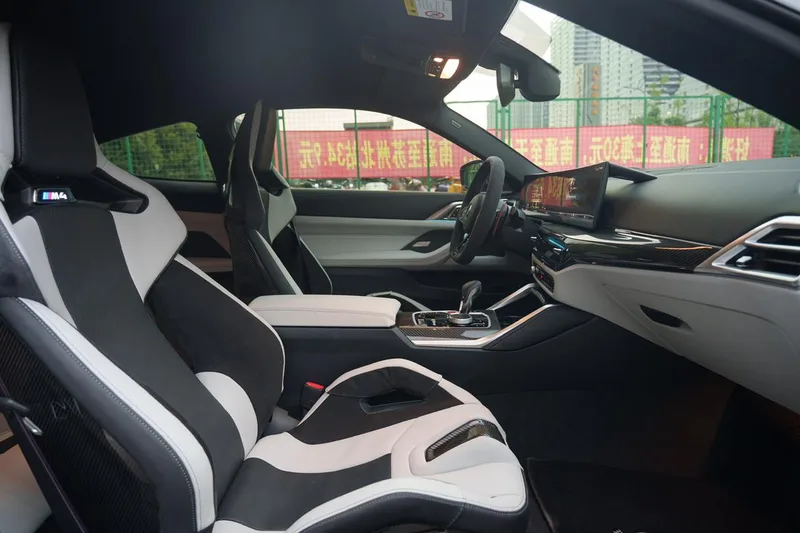 BMW M4 2024 M4 Coupé M xDrive Versión Thunder interior foto 11 BMW M4 2024 M4 Coupé M xDrive Versión Thunder interior foto 11