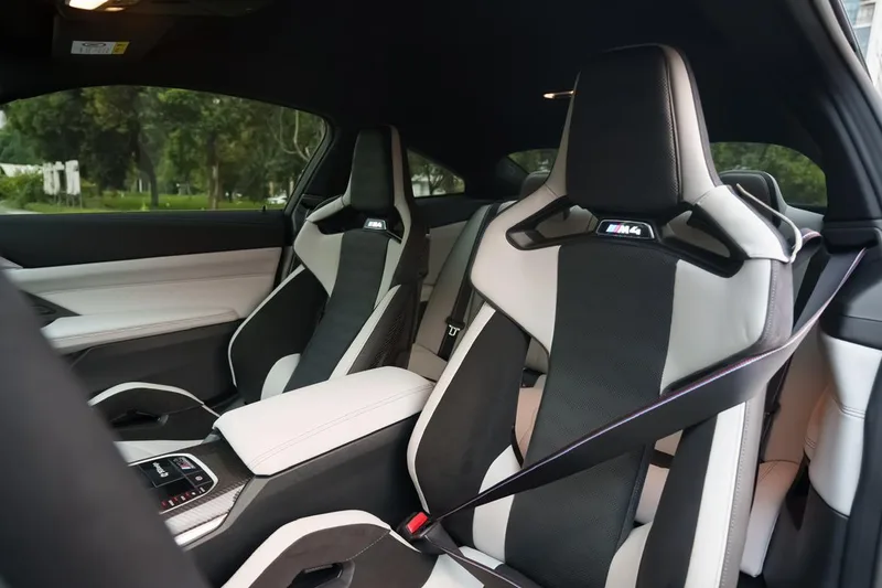BMW M4 2024 M4 Coupé M xDrive Versión Thunder interior foto 13 BMW M4 2024 M4 Coupé M xDrive Versión Thunder interior foto 13