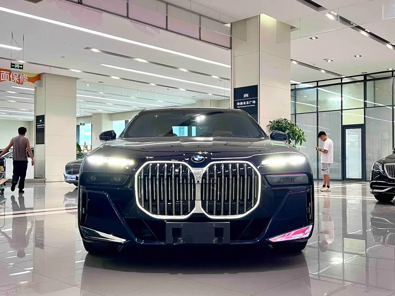 BMW 7 Series 2023 740Li Premium Class M Sports suit exterior photo 2 BMW 7 Series 2023 740Li Premium Class M Sports suit exterior photo 2