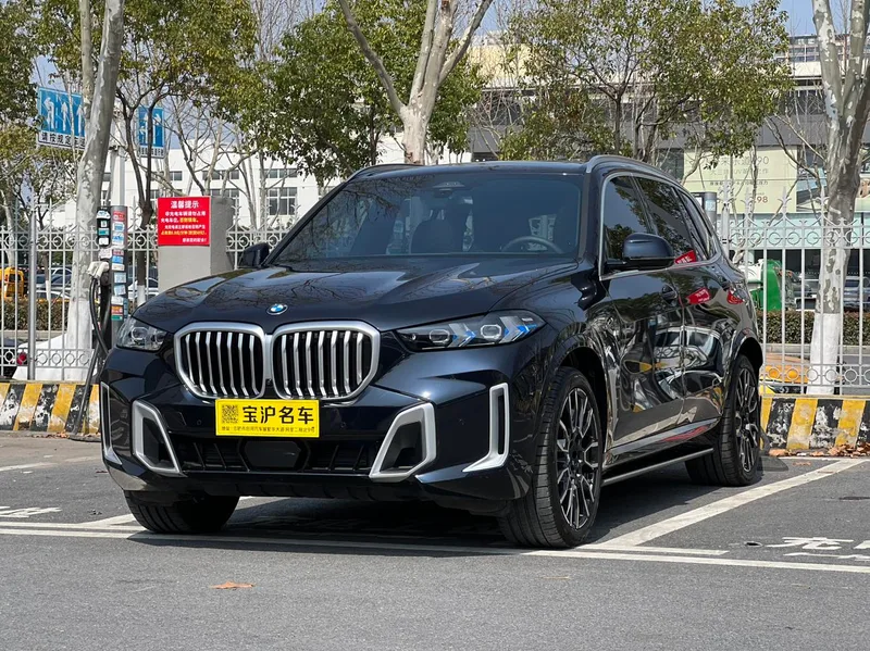 BMW X5 2023 xDrive40Li M Спортивный костюм экстерьер фото 1 BMW X5 2023 xDrive40Li M Спортивный костюм экстерьер фото 1