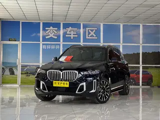 BMW X5 2023 xDrive40Li M Спортивный костюм экстерьер фото 2 BMW X5 2023 xDrive40Li M Спортивный костюм экстерьер фото 2