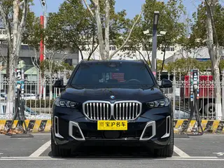 BMW X5 2023 xDrive40Li M Спортивный костюм экстерьер фото 3 BMW X5 2023 xDrive40Li M Спортивный костюм экстерьер фото 3
